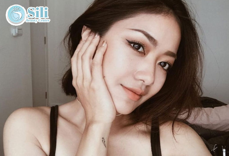 phun mí mắt mèo