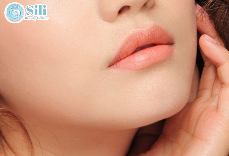 phun môi giữ màu lâu